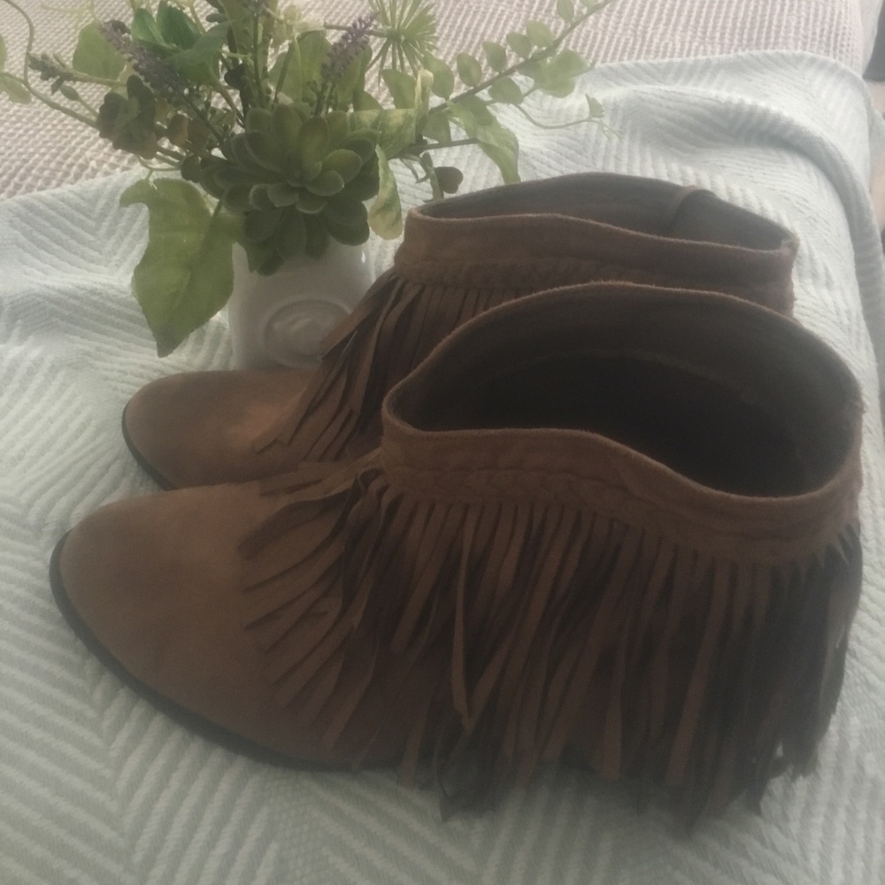 Size 10 brown fringed booties
